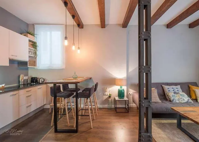 Parking Free - Cathedral Area Apartment -2 Months Min