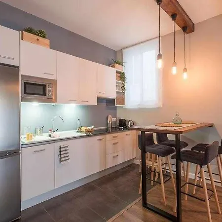 Parking Free - Cathedral Area Apartment -2 Months Min Sevilla Exterior foto