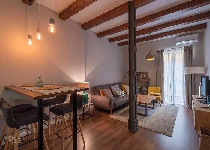 Parking Free - Cathedral Area Apartment -2 Months Min