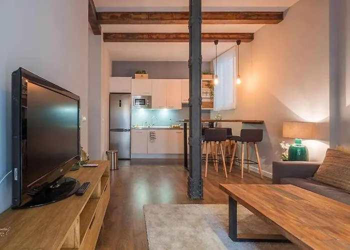 Parking Free - Cathedral Area Apartment -2 Months Min