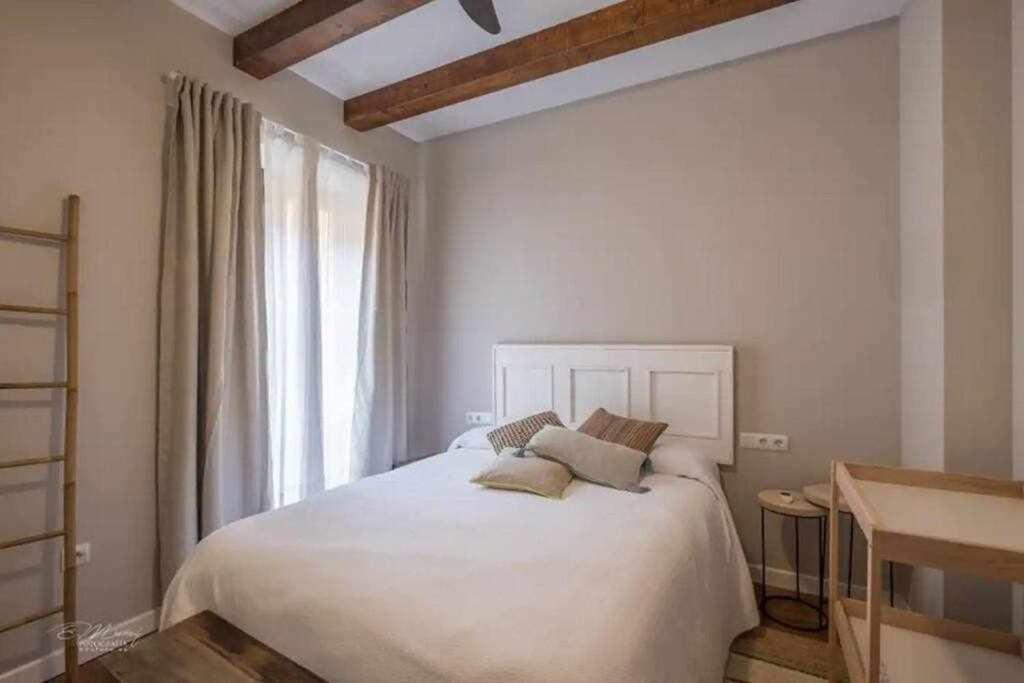 Parking Free - Cathedral Area -2 Months Min * Siviglia
